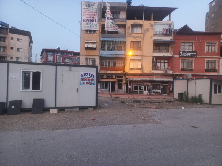 SAMANDAĞ İLÇE MERKEZİNDE PARK KALDIRIDI(!)