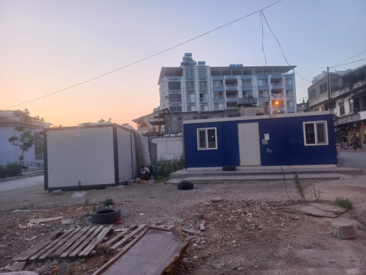 SAMANDAĞ İLÇE MERKEZİNDE PARK KALDIRIDI(!)